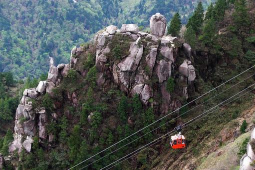 御在所岳のロープウェイ② ロープウェイ,御在所岳,登山の写真素材
