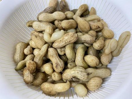 ゆで落花生 ゆで落花生,落花生,茹でるの写真素材