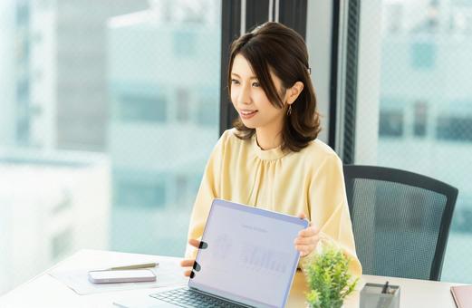 Smiling woman/businesswoman having a conversation, JPG