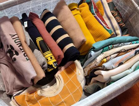 整理整頓された、赤ちゃん服・子供服 整理整頓された、赤ちゃん服・子供服 子供服,畳む,引き出しの写真素材