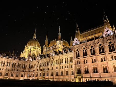 ハンガリー　ブダペスト　夜の国会議事堂 ブダペスト,夜景,ライトアップの写真素材