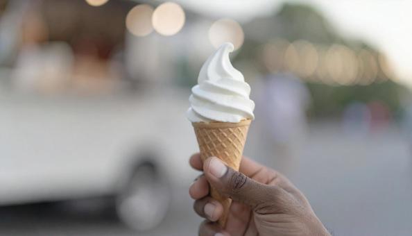 フードカー、 ソフトクリーム フードカー、 ソフトクリームの写真