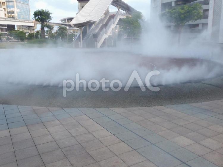 那覇市　新都心公園・水の道「霧の噴水」 霧の噴水,ミスト噴水,霧噴水の写真素材