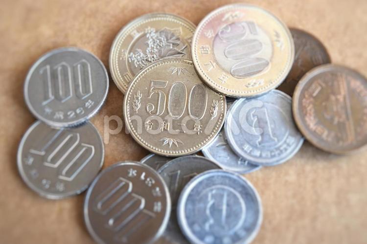無造作に置いた小銭 硬貨,無造作,お釣りの写真素材