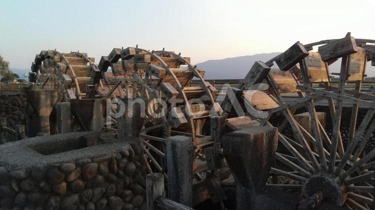 三連水車＊福岡県朝倉市 三連水車,朝倉,夕日の写真素材
