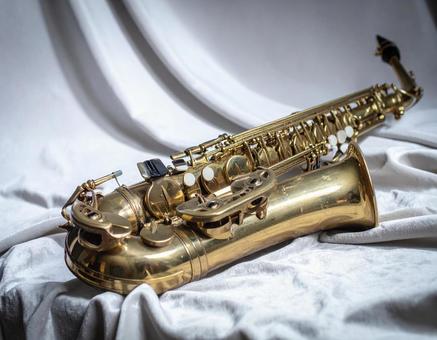 バリトンサックス シルク 楽器 音楽 金 バリトンサックス シルク 楽器 音楽 金の写真