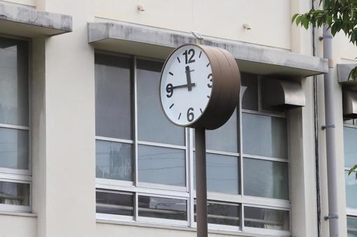 学校で良く見かける時計 学校で良く見かける時計の写真