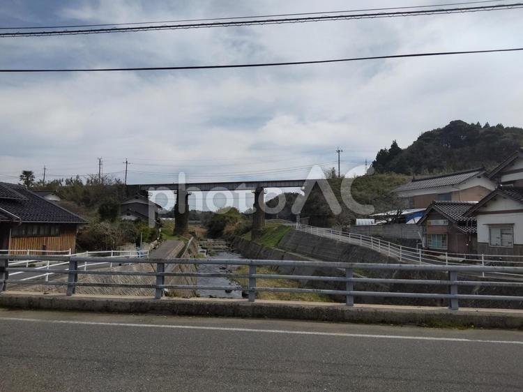 街並み　橋の上の線路 街並み,橋の上,線路の写真素材