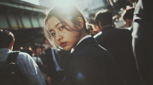 炎天下のビジネスウーマン（都会） 04の写真