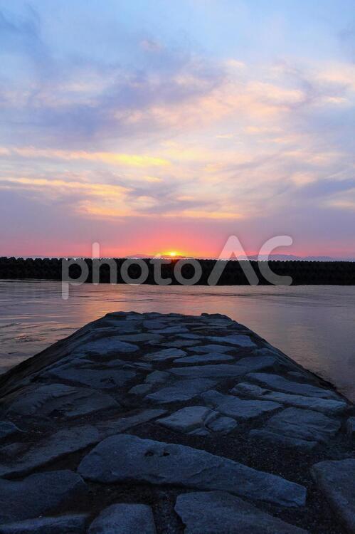 海と夕焼け オレンジ,テトラ,夕暮れの写真素材