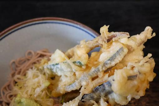 飲食店の野菜天ぷらぶっかけそば 飲食店の野菜天ぷらぶっかけそば そば,ぶっかけそば,野菜天ぷらの写真素材
