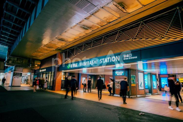 【東京】新橋駅周辺の街並み 東京,都会,高層ビルの写真素材