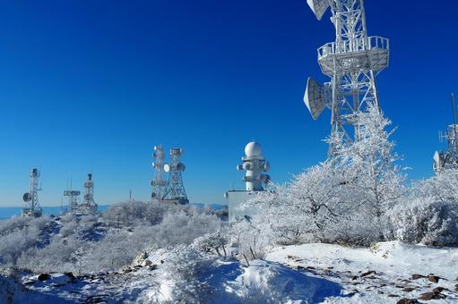 赤城山地蔵岳山頂レーダー群冬1 赤城山地蔵岳山頂レーダー群冬1の写真