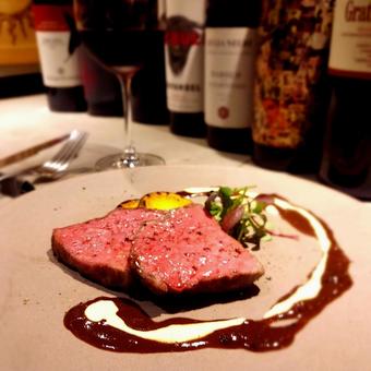 和牛ステーキと赤ワイン 和牛ステーキと赤ワイン ステーキ,ワイン,赤ワインの写真素材