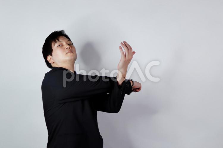 腕まくりをするビジネスマン 男性,ビジネスマン,腕まくりの写真素材