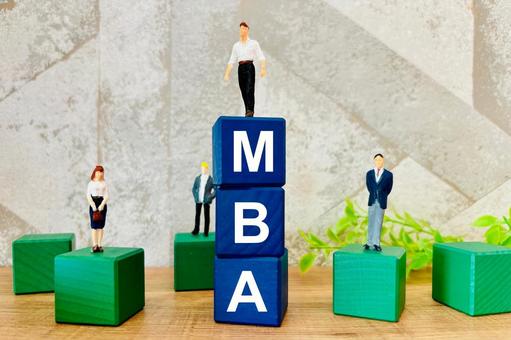 MBAを取得するビジネスマン MBAを取得するビジネスマン mba,経営学,経営学修士の写真素材