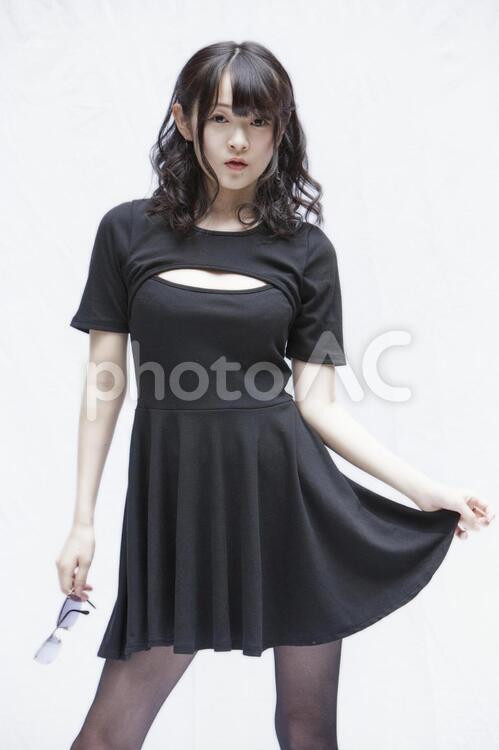 ポーズをとる女性　m042 20代,あまえ,お姉さんの写真素材