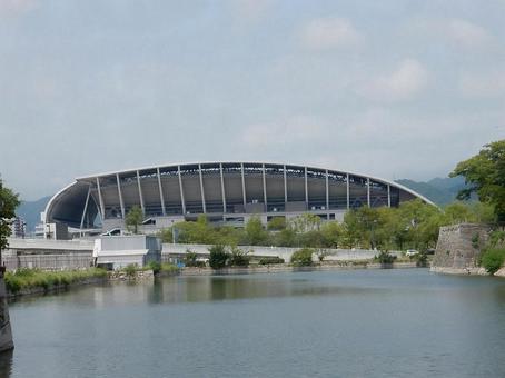 【風景写真】広島城からの眺め 広島城,木々,堀の写真素材