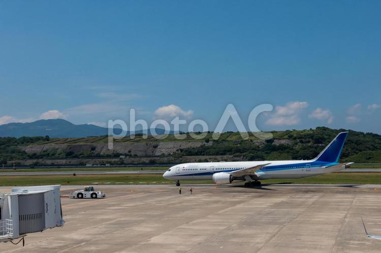長崎空港と海岸線を望む昼のパノラマ景色 飛行機,航空機,旅客機の写真素材