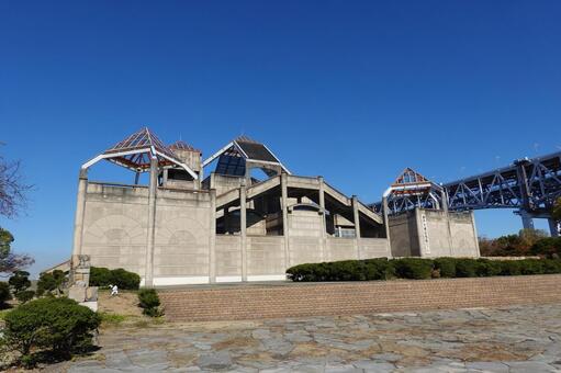 瀬戸大橋記念館と瀬戸大橋 瀬戸大橋記念館,瀬戸大橋,記念館の写真素材
