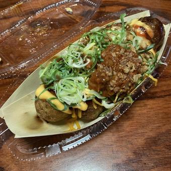 舟に乗るたこ焼き8個 舟に乗るたこ焼き8個 チーズ,たこ焼き,大阪名物の写真素材