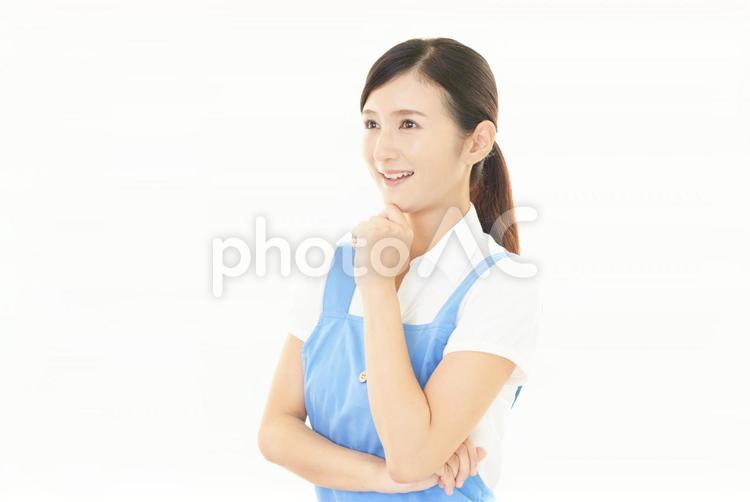 エプロンを着た笑顔の女性 女性,女,主婦の写真素材