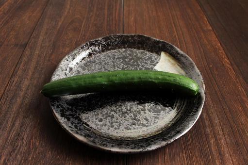 皿の上のきゅうり きゅうり,野菜,緑色の写真素材