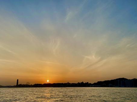 夕暮れどきの港3 夕暮れどきの港3 夕暮れ,夕暮れどき,港の写真素材