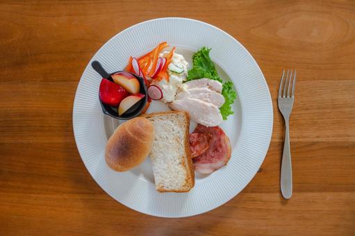 洋風の朝食プレート 洋風の朝食プレート 朝食,パン,トーストの写真素材