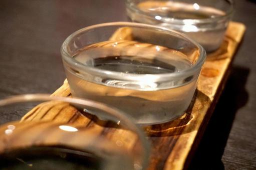 日本酒飲み比べ 日本酒,飲み比べ,グラスの写真素材