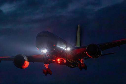 ファイナルアプローチB787 b787,ナイトフライト,最終侵入の写真素材