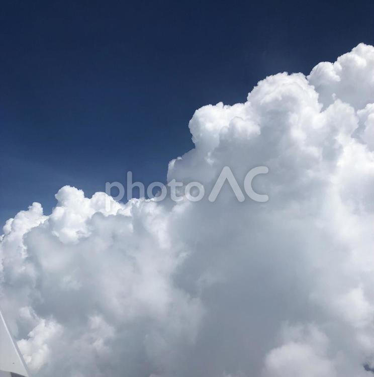 飛行機からみた夏の空と雲 空,雲,夏の写真素材