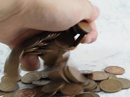 お金のつかみ取り お金のつかみ取り お金,コイン,10円玉の写真素材
