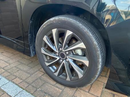 車のタイヤ 車のタイヤの写真