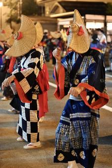 《西馬音内盆踊り》秋田県雄勝郡羽後町 《西馬音内盆踊り》秋田県雄勝郡羽後町 西馬音内盆踊り,西馬音内の盆踊り,羽後町の写真素材