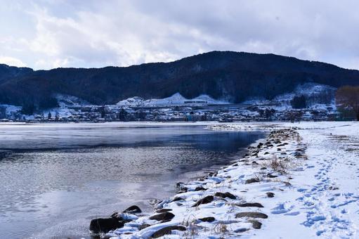 冬の諏訪湖（長野県） 諏訪湖,長野県,冬の写真素材