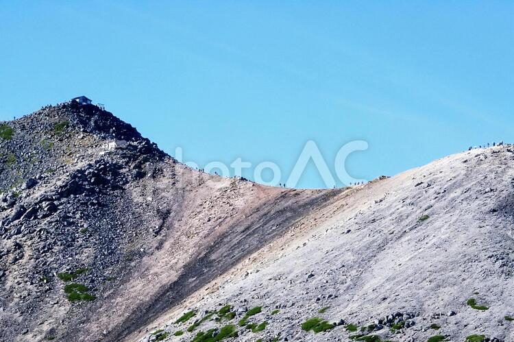 稜線を進む登山者たち 乗鞍,乗鞍岳,剣ケ峰の写真素材