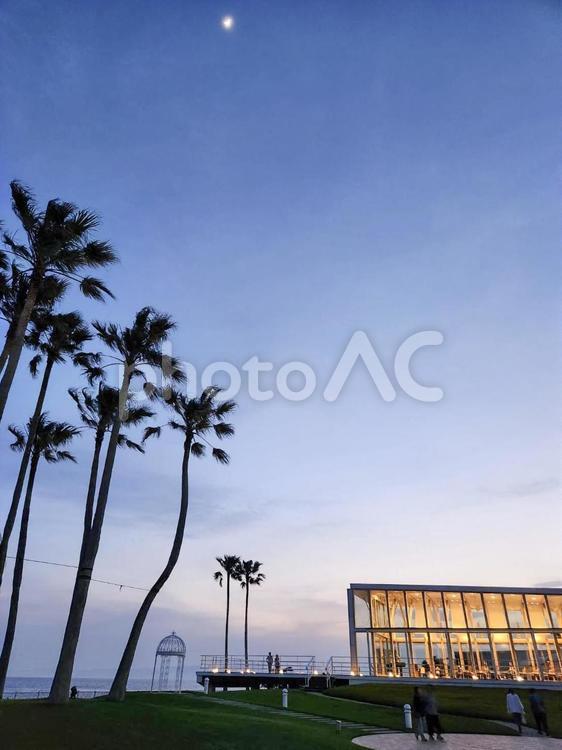 夕暮れ時の空 逗子,葉山,逗子マリーナの写真素材