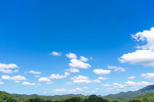 青空と白い雲に緑 青空と白い雲に緑 夏,青空,新緑の写真素材