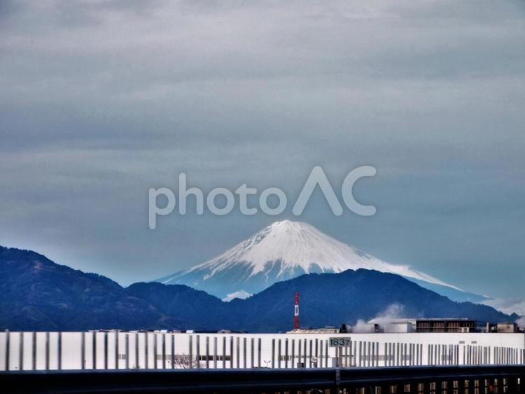 雪の富士山　大井川の橋の上から見る 富士山,雪,頂上の写真素材