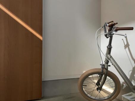 光と影と、自転車と。 光と影と、自転車と。の写真