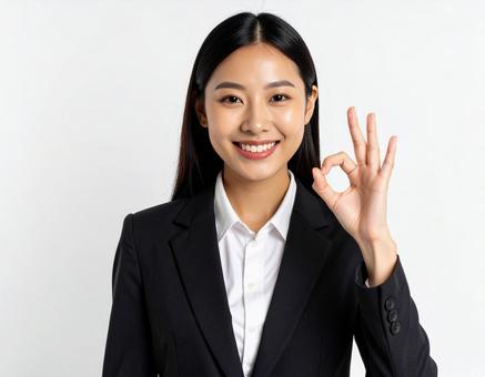 オーケーサインをするスーツ姿の女性 オーケーサインをするスーツ姿の女性の写真