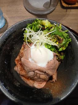 牛タンローストビーフ丼 牛タン,映え,飯テロの写真素材