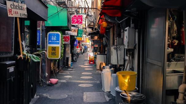 水曜日の午後5時、酒場の風景(大井町) 水曜日の午後5時、酒場の風景(大井町) 酒場,盛り場,赤ちょうちんの写真素材