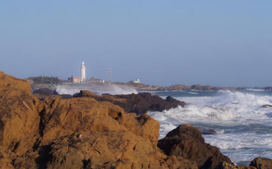 灯台の見える風景 灯台,岩,海の写真素材