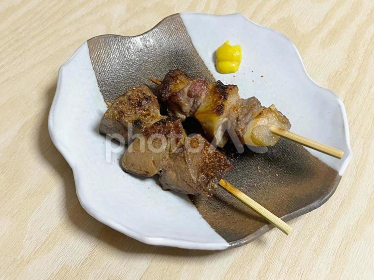 もつ焼き（からし添え） もつ焼き,モツ焼き,焼鳥の写真素材