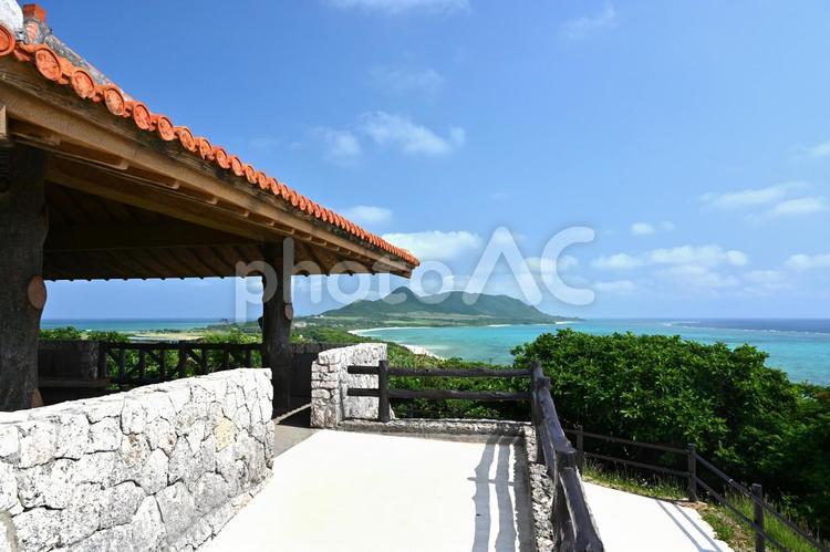 石垣島の展望台と爽やかな海と空 玉取崎展望台,石垣島,展望台の写真素材