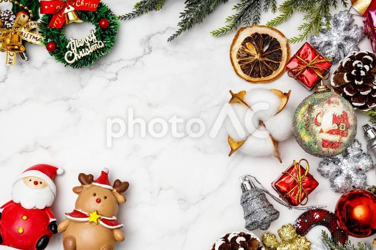 クリスマスフレーム｜サンタとトナカイ クリスマス,サンタクロース,トナカイの写真素材