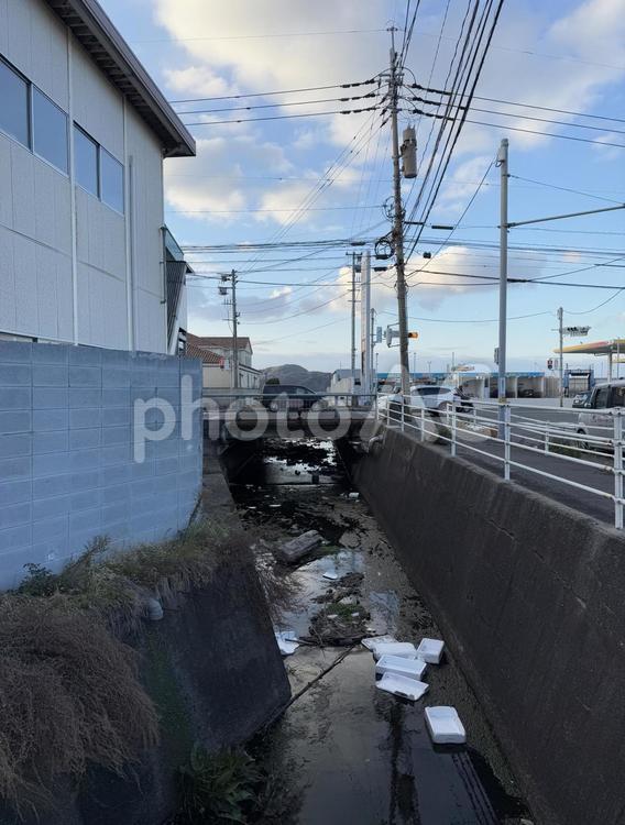 海につながる用水路 門司,北九州,福岡県の写真素材