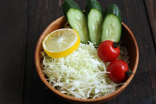 新鮮な野菜サラダ盛り合わせ 新鮮な野菜サラダ盛り合わせの写真